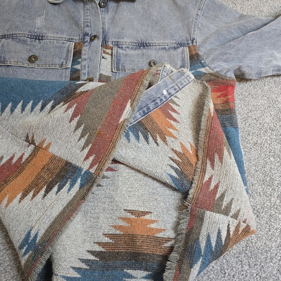 Entro Southwest Western Aztek Denim Shacket Ladies Size Small - Picture 9 of 11